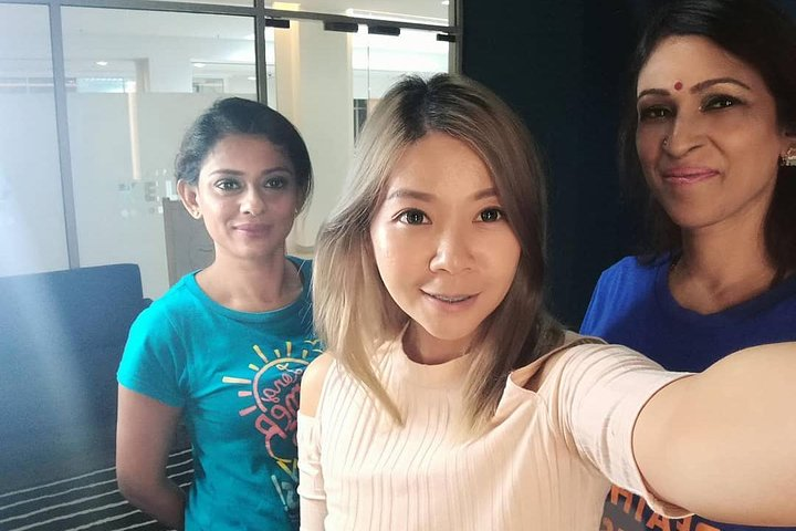 Learn to Makeup for Yourself Like a Pro - Photo 1 of 11