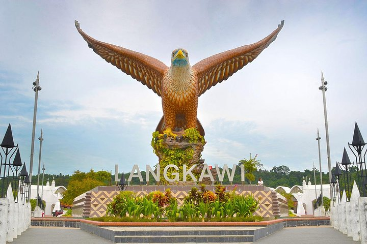 Explore the iconic Eagle Square where the majestic eagle statue welcomes travelers to Langkawi blending natural beauty with local culture and rich history waiting to be uncovered.