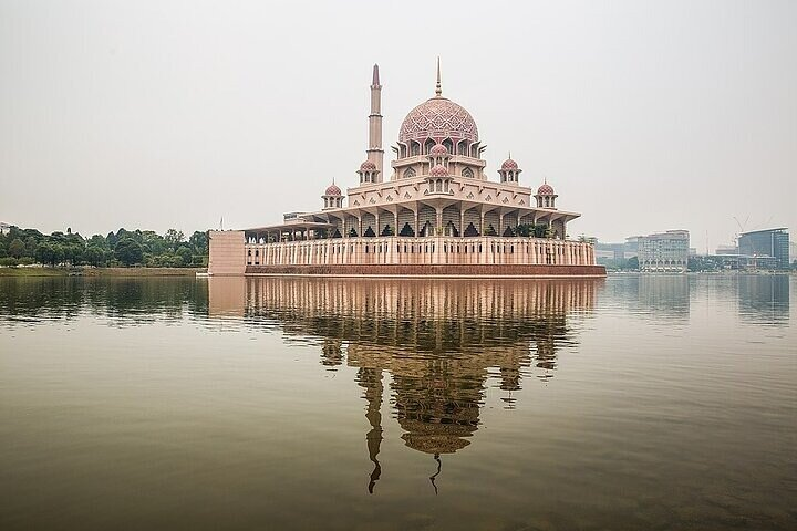 Private Sightseeing Tour Visit in Putrajaya from Kuala Lumpur - Photo 1 of 19
