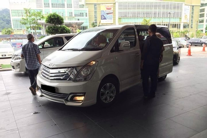 Private Transfer: Kuching International Airport to Hotel - Photo 1 of 6