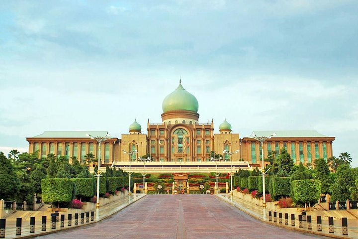 See the prime minister's office and his residence