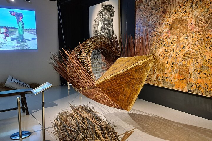 Explore a unique fusion of art and creativity at UR-MU where eclectic installations and striking pieces invite curiosity and reflection in the heart of Kuala Lumpur’s Golden Triangle.