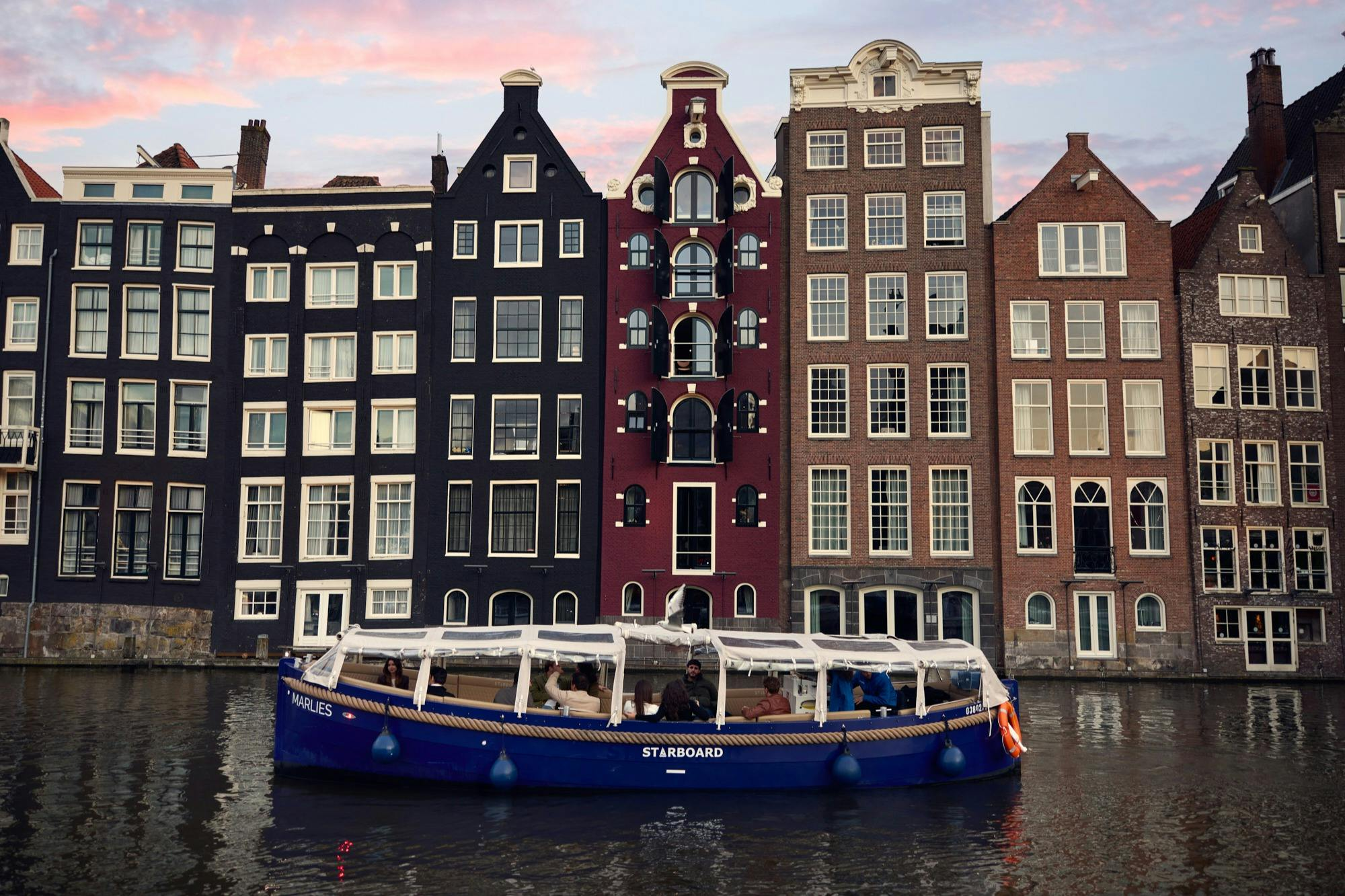 Amsterdam: Guided Canal Cruise + Optional Unlimited Drinks - Photo 1 of 7