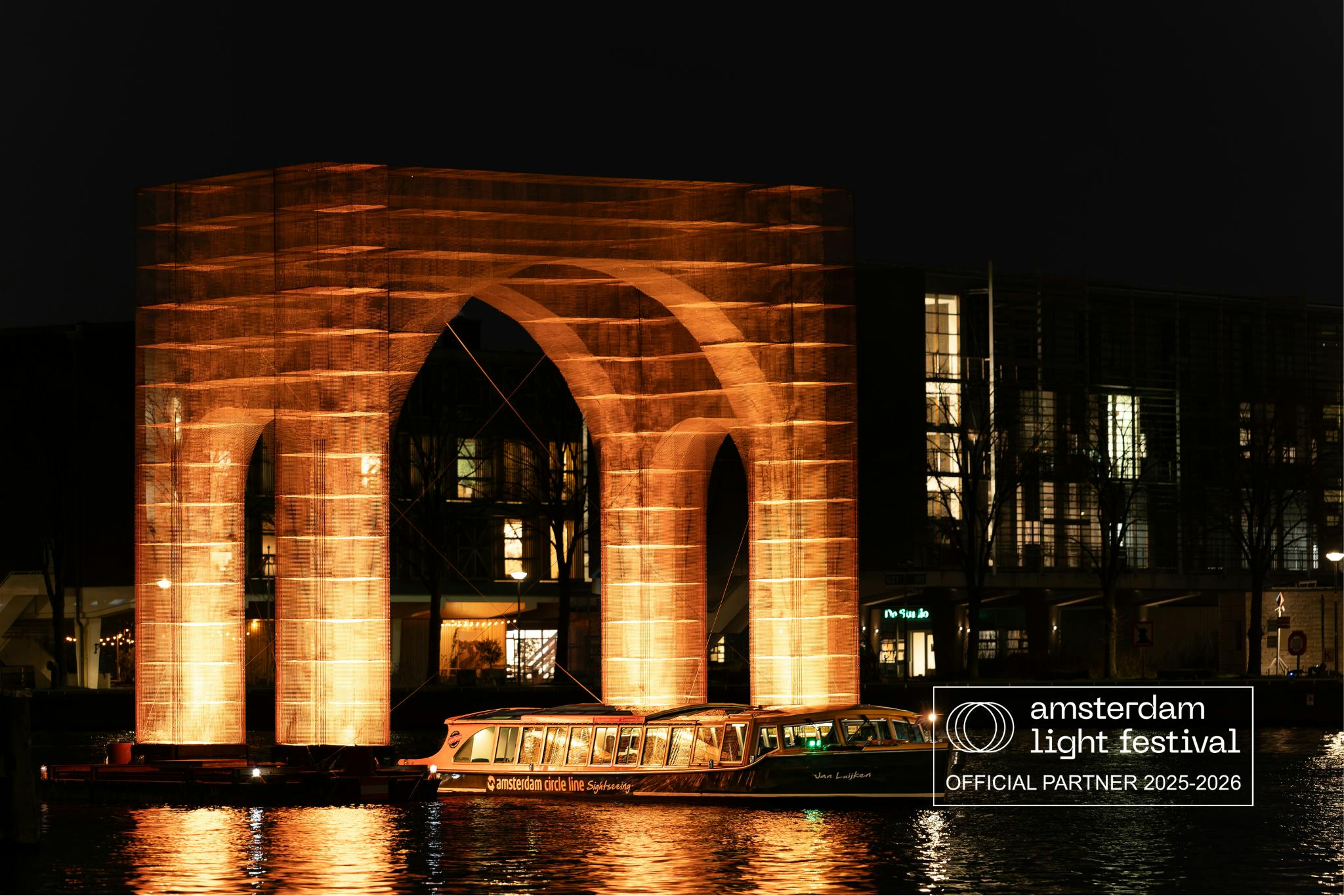 Amsterdam Light Festival: Canal Cruise in German + Unlimited Drinks - Photo 1 of 6