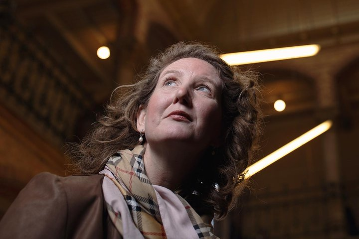 I'm a professionally trained tourguide and TIDS by IATA travel agent