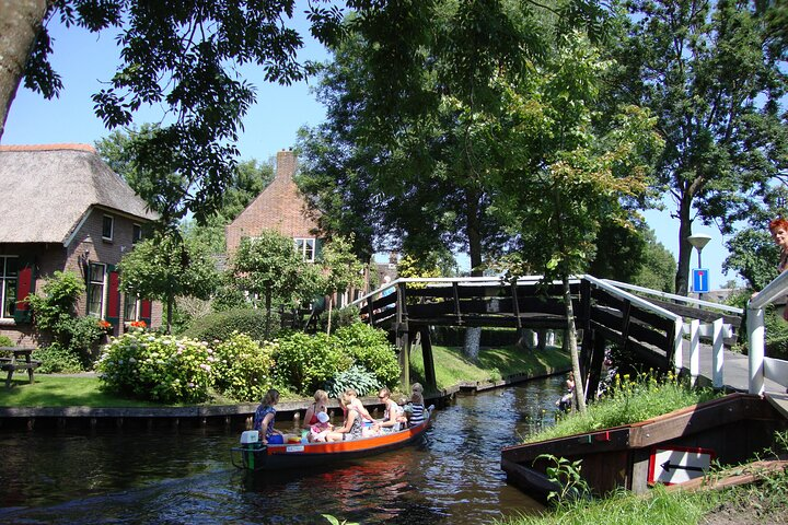 Giethoorn Day Trip from Amsterdam With Cruise and Cheeseplatter - Photo 1 of 22