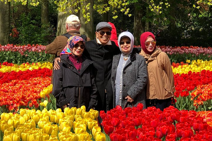 Amsterdam: Keukenhof Tulip Gardens and Giethoorn with Boat Tour - Photo 1 of 13