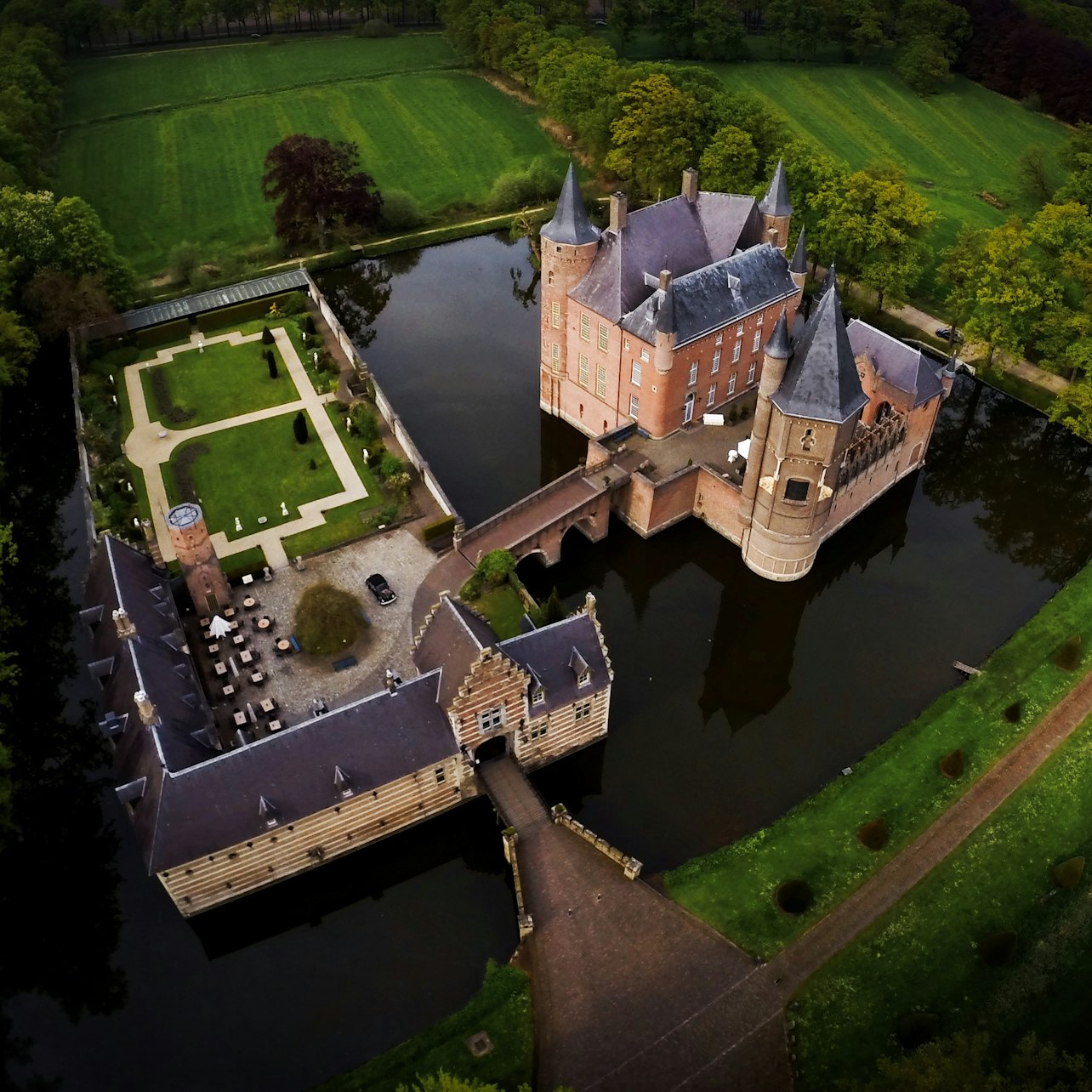 Heeswijk Castle: Entry Ticket - Photo 1 of 6