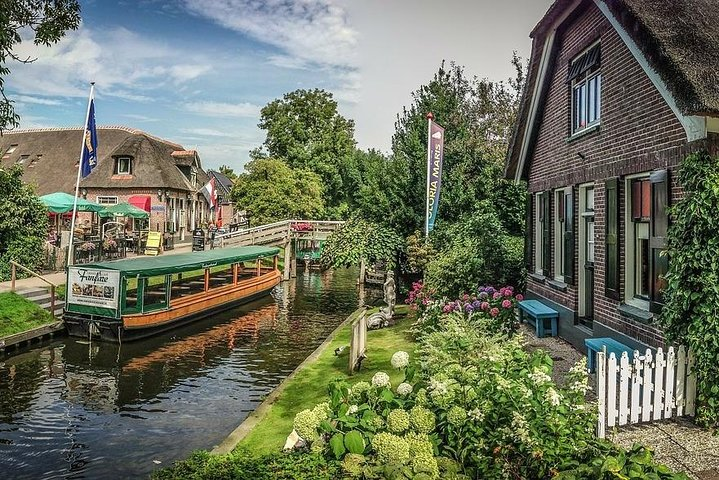 Private Sightseeing tour to Giethoorn Dutch Venice from Amsterdam - Photo 1 of 12