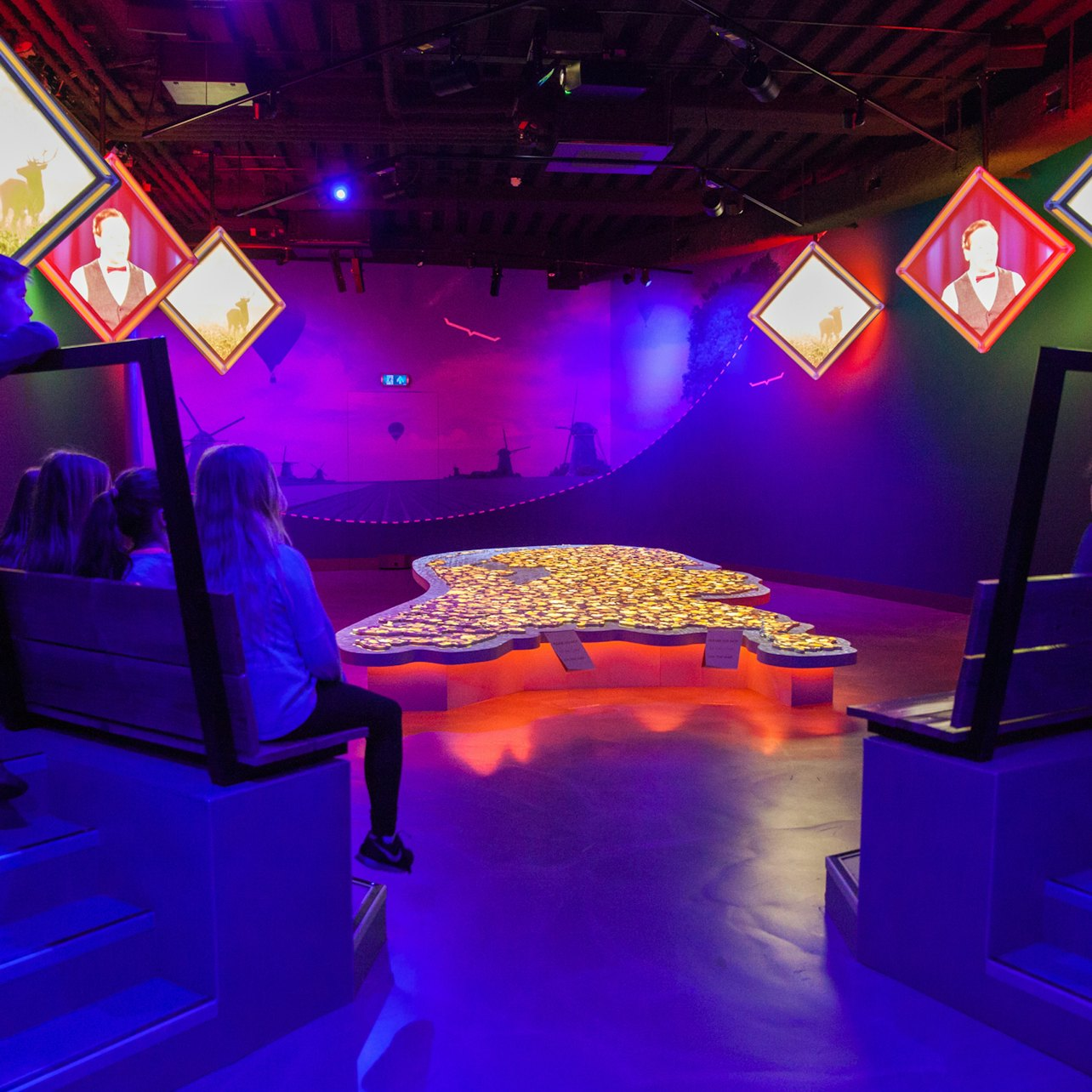 Experience a journey through the Netherlands’ stunning landscapes featuring iconic windmills and breathtaking coastlines all while engaging your senses in an unforgettable 5D adventure.