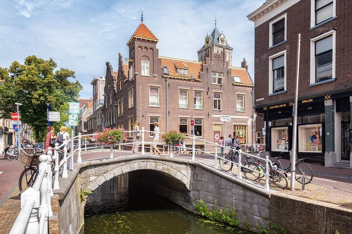 Delft Quest: The Blue Pottery Mystery of Old Delft - Photo 1 of 13