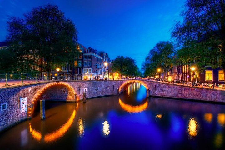 Marriage proposal on a romantic boat - Photo 1 of 3