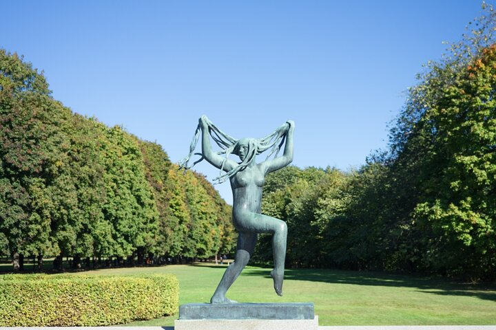 Vigeland Alien Threat in Oslo Exploration Game and Tour - Photo 1 of 7