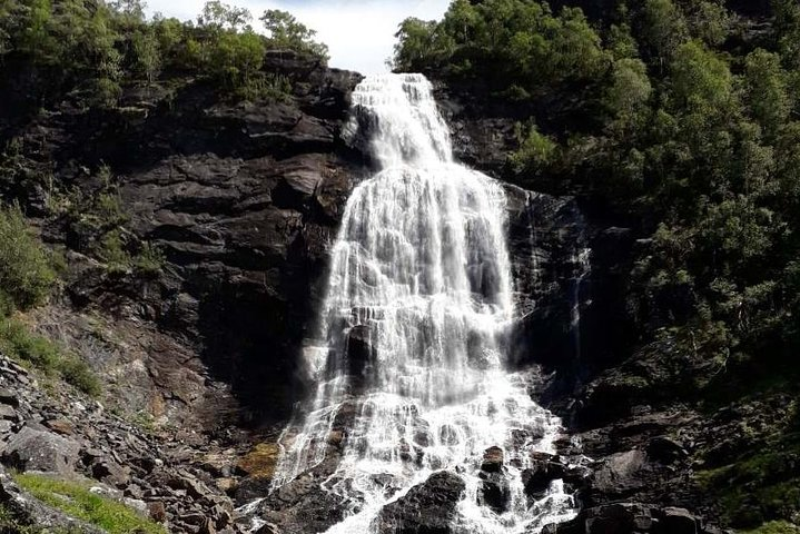 Bride's Veil and Steinsdalsfossen waterfalls with sceneries of Hardanger Fjord - Photo 1 of 6