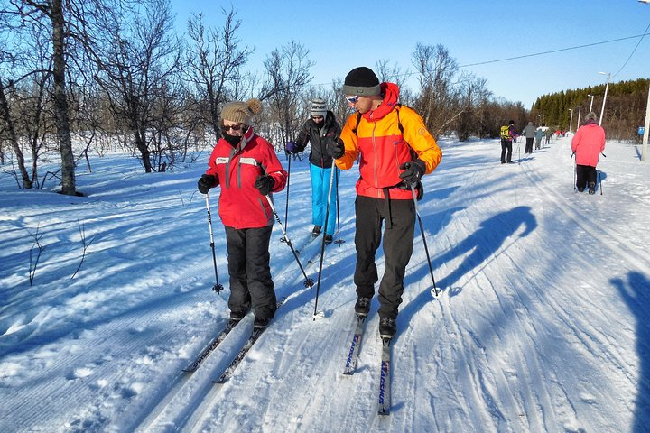 Experience the joy of cross-country skiing in Tromsø’s stunning landscapes perfect for beginners to learn essential techniques while enjoying the beautiful winter scenery of Norway.