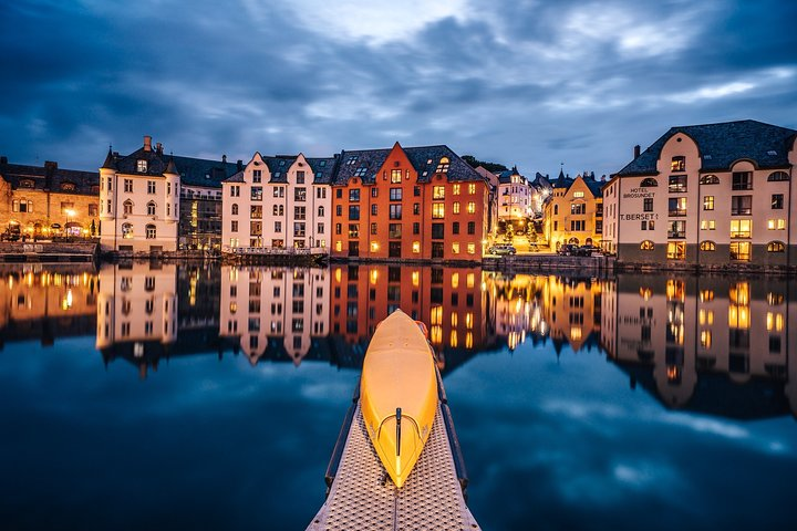 Private Transfer To OR From Airport in Ålesund - Photo 1 of 7
