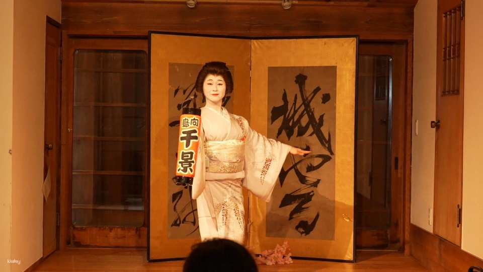 1 Hour Geisha Show in Asakusa Tokyo - Photo 1 of 5