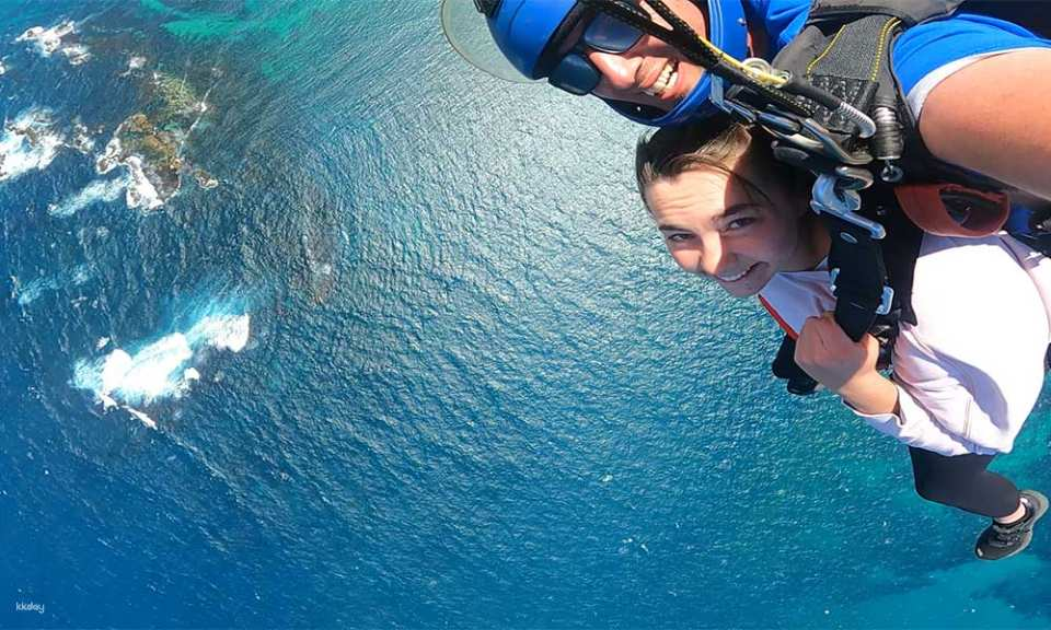 15,000ft Tandem Skydive over the 12 Apostles | Victoria - Photo 1 of 4