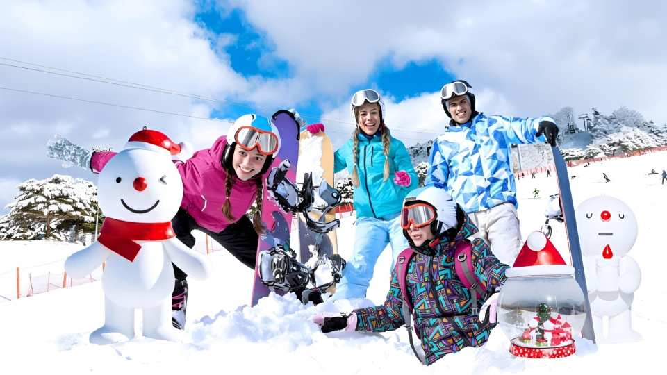 Vivaldi Park Ski Resort Day Tour from Seoul | Ski, Snowboard, Snowyland & Eobi Ice Valley - Photo 1 of 7