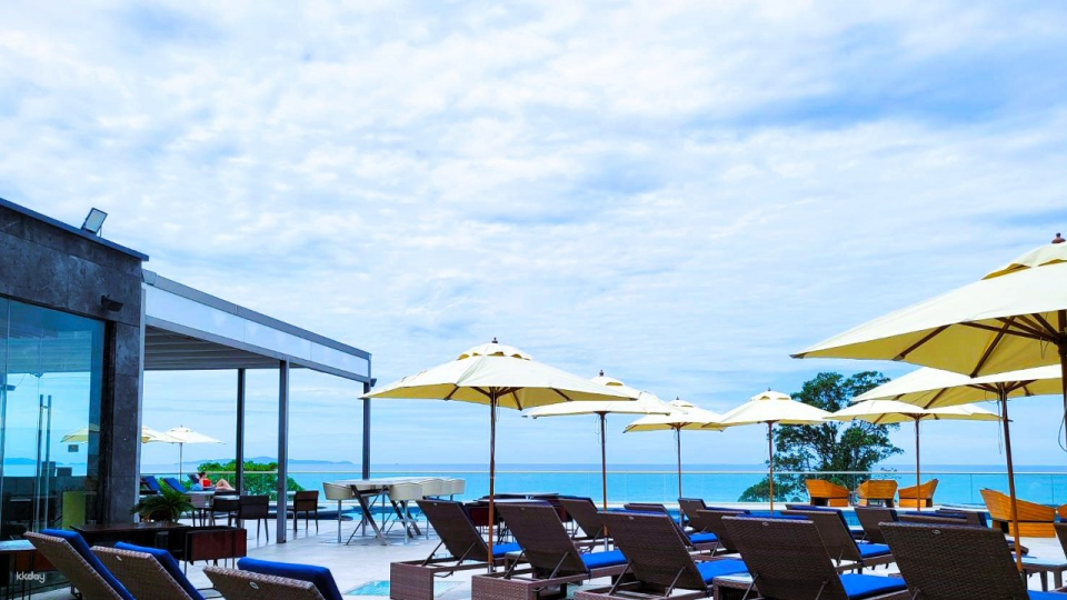 Aquario Rooftop Pool Bar & Restaurant The Sanctuary Resort (Pattaya) | ประเทศไทย - Photo 1 of 9