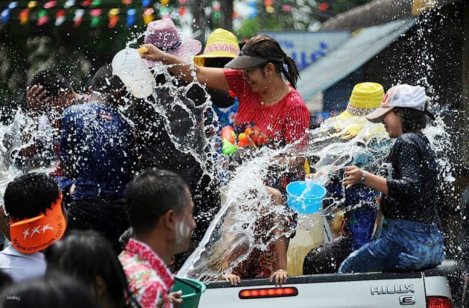 Bangkok : Songkran Festival with Pick-up Truck | Thailand - Photo 1 of 8