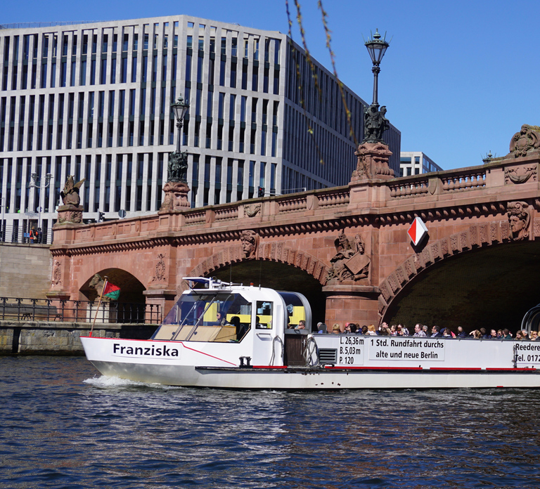 Berlin: 1-hr Boat Tour with Bilingual Live Guide (DE/EN) - Photo 1 of 7