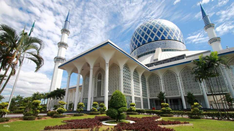 Blue Mosque, Klang, Eagle Feedings, Fireflies and Blue Tears Tour from Kuala Lumpur | Malaysia - Photo 1 of 10