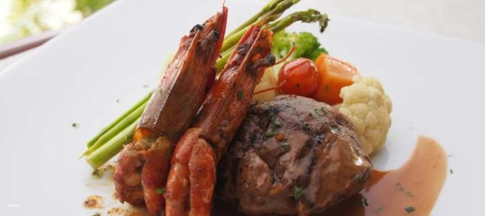 Bohol Haenan Alona Beach Resort Dinner Buffet at Sea Breeze Cafe - Photo 1 of 5