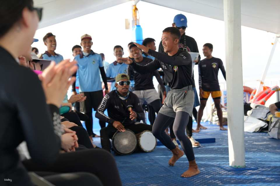 Bohol Trip Island Hopping Tour: Amazing Balicasag Virgin Island, Dolphin and Turtle Pick-up/Drop-off Included, Korean Guide - Photo 1 of 10