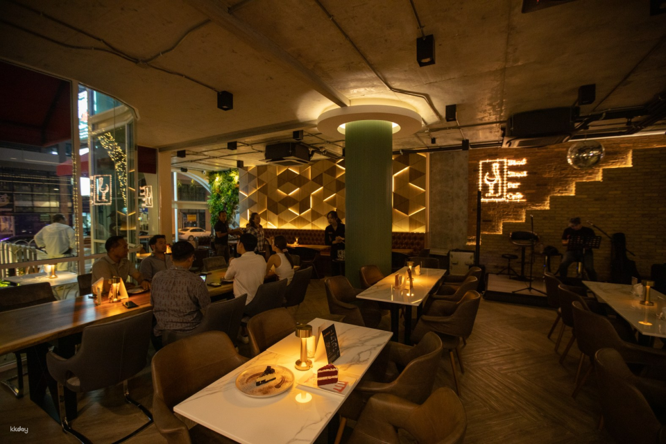 Bond Street Bar Café | Nonthaburi Province - Photo 1 of 10