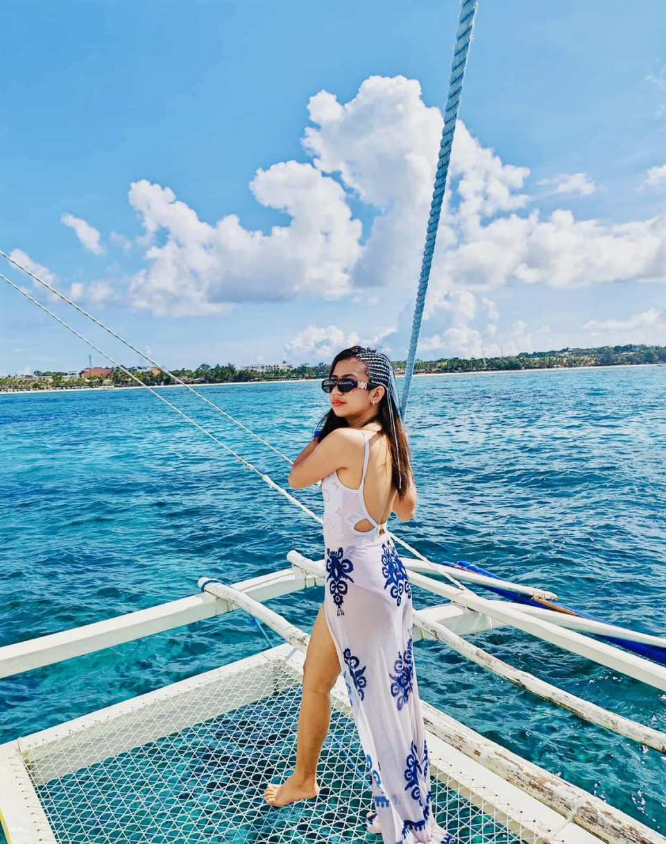 Boracay Island Hopping Tour with Water Activities (Parasailing, Sailing Boat, Helmet Diving & More) - Photo 1 of 10