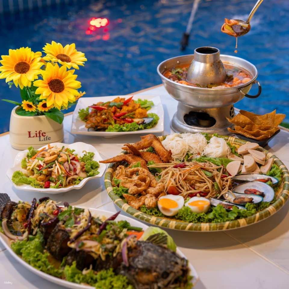 Bua Thong Farm Restaurant | ประเทศไทย - Photo 1 of 10