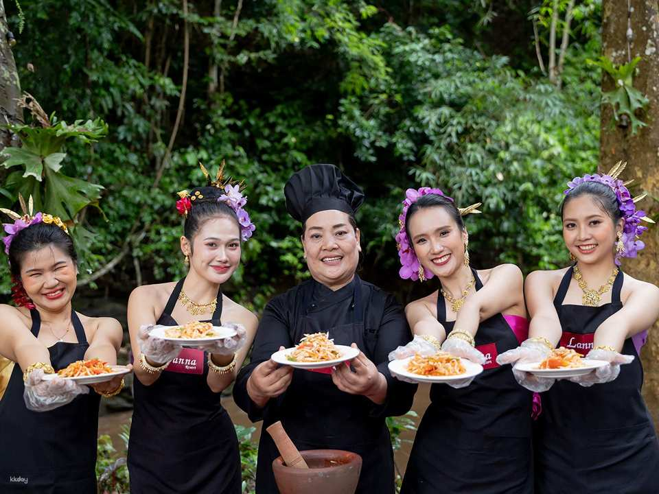 Chiang Mai Cultural Experience: Lanna Thai Dress, White castle & Papaya Salad & DIY Krathong Workshop | Ban Tawai Village - Photo 1 of 5