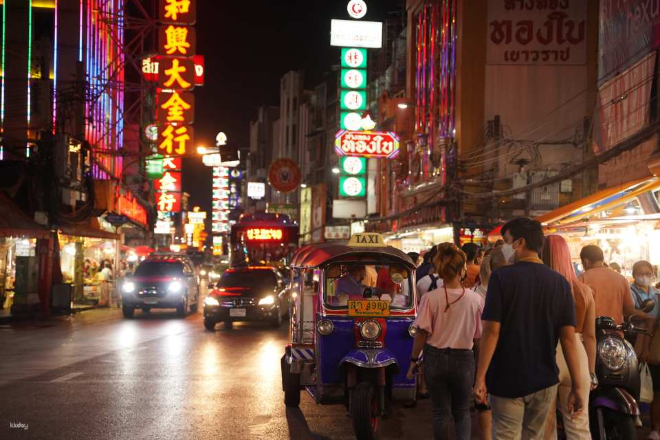 Chinatown by Tuk-Tuk Tour of Michelin Guide Food Stalls with 4 Meals! Bangkok City Tour (Japanese Customer Support, English Guide) by FunGroup - Photo 1 of 10