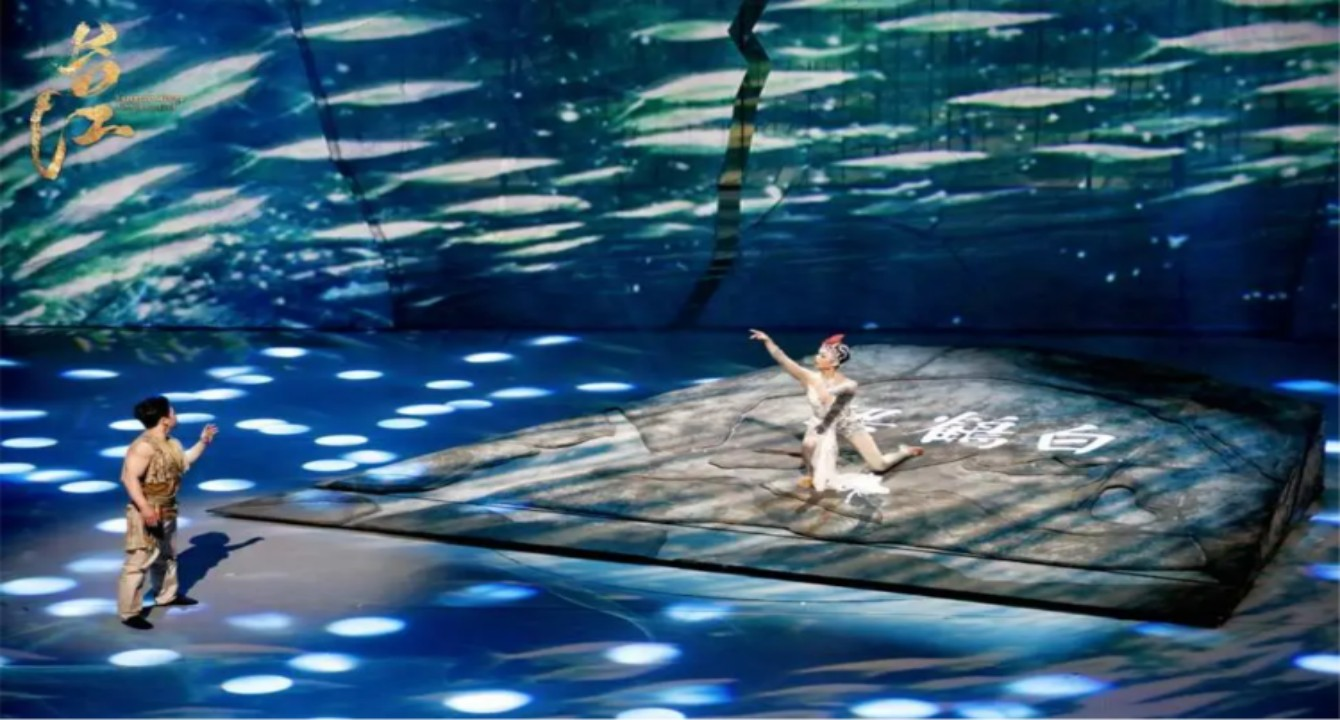 Chongqing Changjiang River Top of the World SHOW Acrobatic Performance - Photo 1 of 4