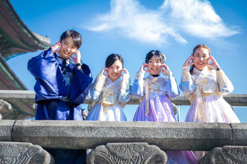 [Daehan Hanbok] Seoul Gyeongbokgung Palace Hanbok Rental Experience | South Korea - Photo 1 of 10