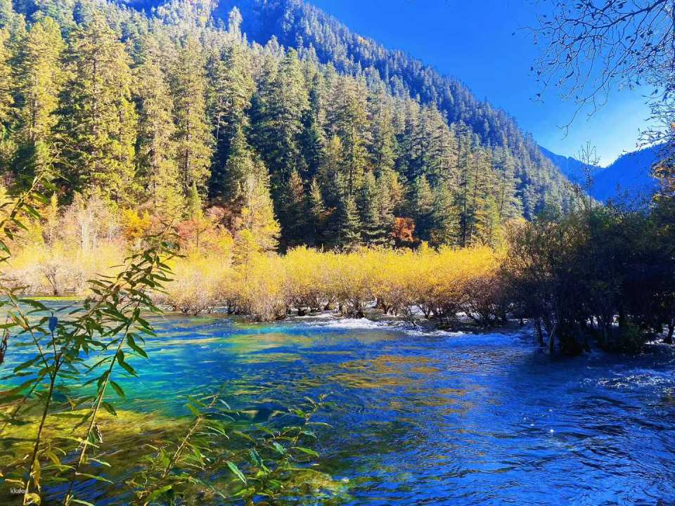 Direct bus from Chengdu to Jiuzhaigou Scenic Area, Sichuan (departing from Chengdu) - Photo 1 of 4