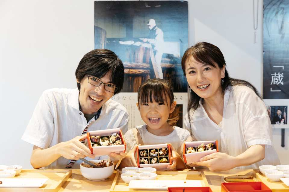 Just 20 minutes from Nagoya Station! Experience the 150-year history of Sato Brewery's miso brewery! Make your own original miso balls at this workshop. - Photo 1 of 5