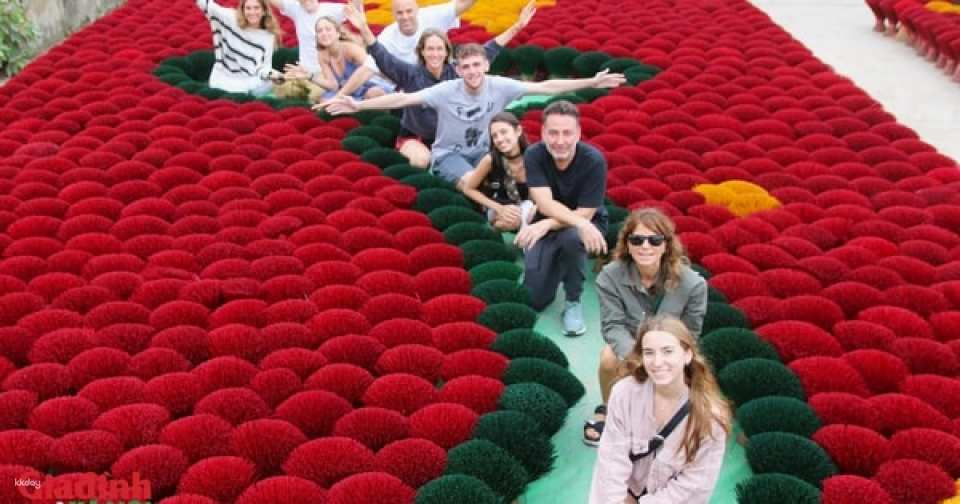 Hanoi Quang Phu Cau Incense Village, Hat Making & Lacquer Art Handicraft Tour - Photo 1 of 6