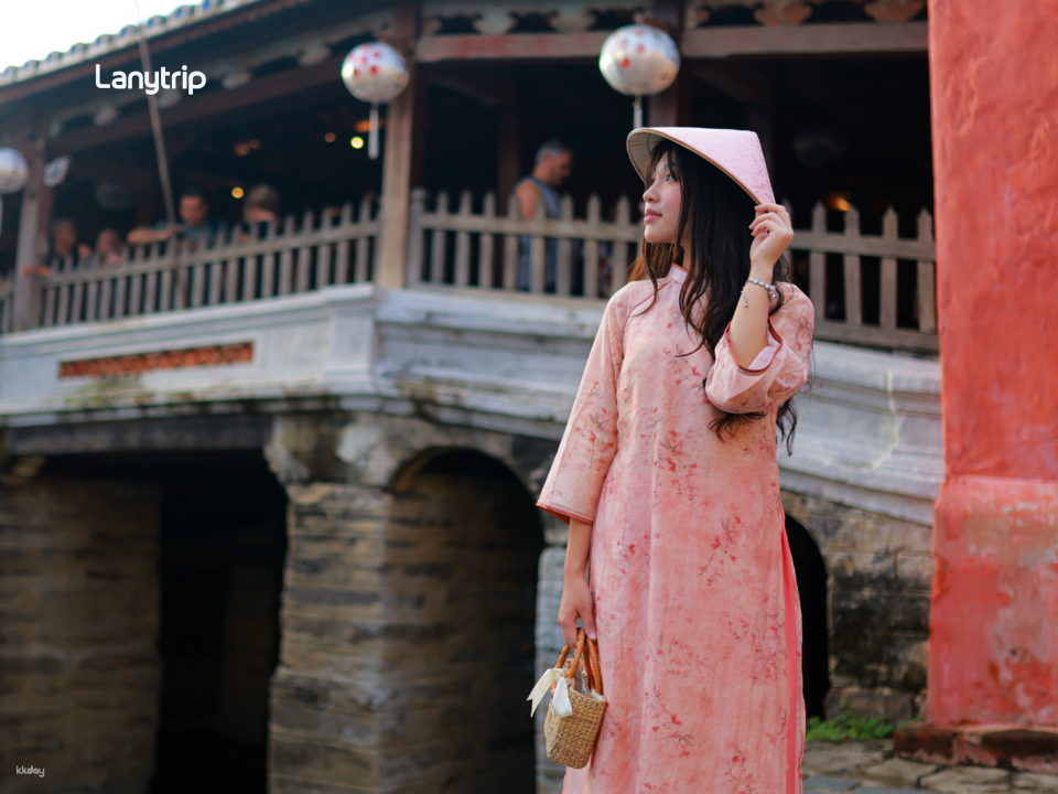 【Hoi An "Ao Dai" Private Photoshoot】Exclusive Old Town Portrait Experience & Timeless Vietnamese Elegance - Photo 1 of 8