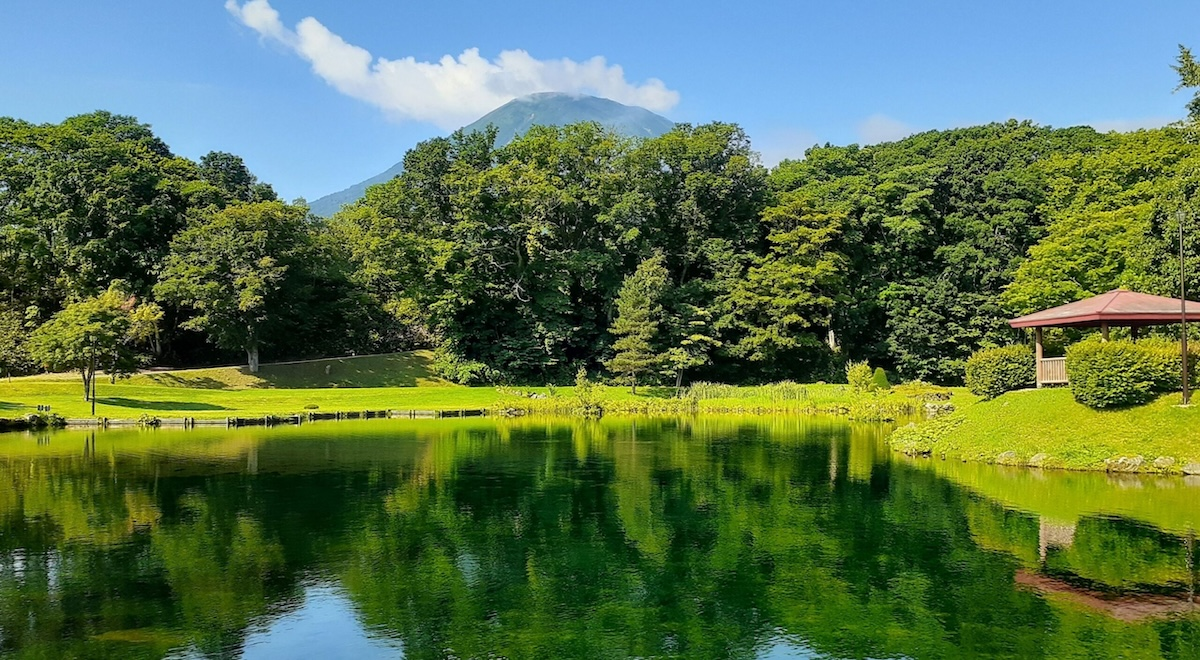 [Hokkaido Regular Sightseeing Bus] I Lakes and Mountains of Hokkaido: Lake Shikotsu, Niseko, and Mt. Yotei Tour (With Lunch, Excluding Multilingual Audio System) - Photo 1 of 8