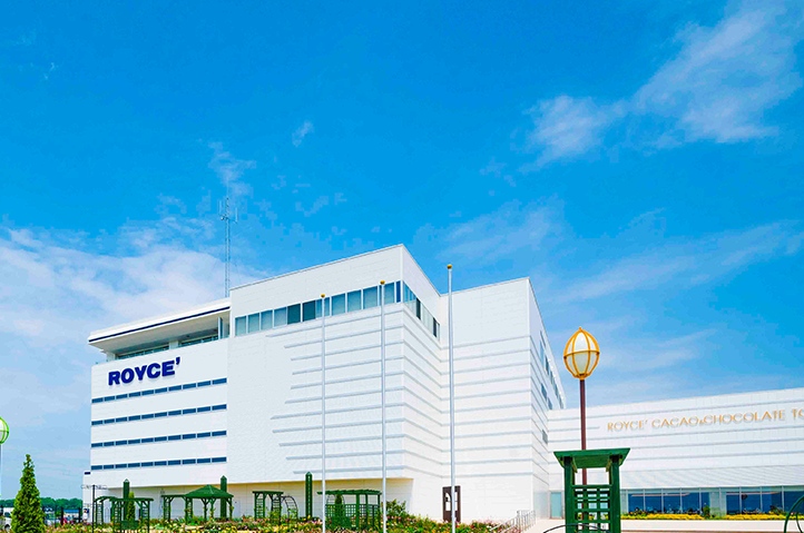 【Hokkaido Regular Sightseeing Bus】 P Royce’ Cacao & Chocolate Town, Mt. Moiwa Observation Deck & Jogai Market Course - Photo 1 of 5