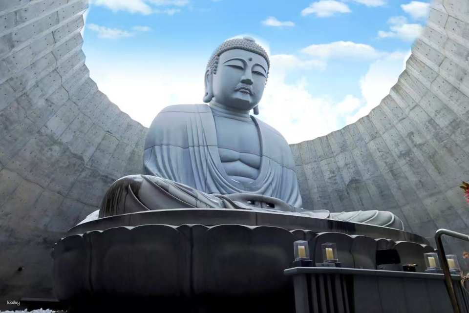 Hokkaido Sapporo Day Tour | Sapporo Beer Museum, Shiroi Koibito Park, Jozankei Onsen, Atama Daibutsu Hall, Seafood Market | Chinese and English Guide - Photo 1 of 9