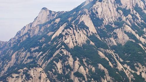 Huashan one-day tour including admission ticket, cable car, transportation, family tour, free lunch, climbing gloves, and water belt Day Tours - Photo 1 of 6