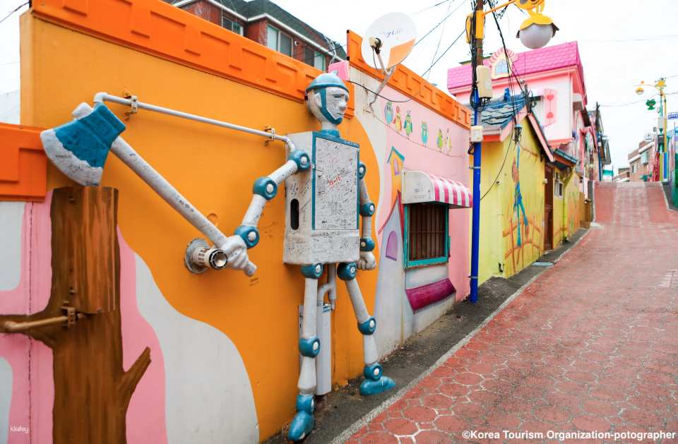 Incheon Open Port 6-Hour eG Day Tour: Chinatown, Songwol-dong Fairy Tale Village, and Jemulpo Club | South Korea - Photo 1 of 5
