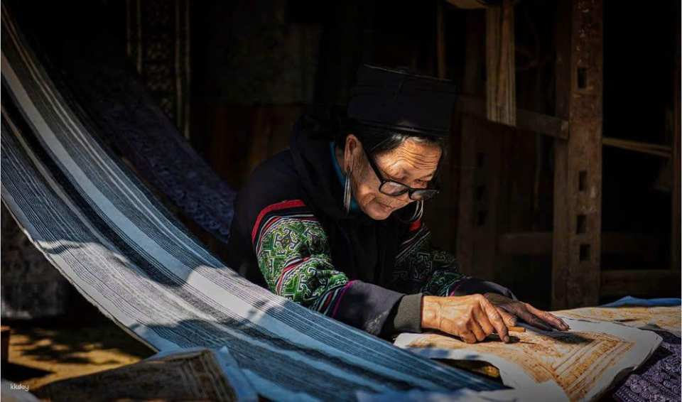 Indigo Dyeing Workshop tại Ta Van Village - Photo 1 of 9