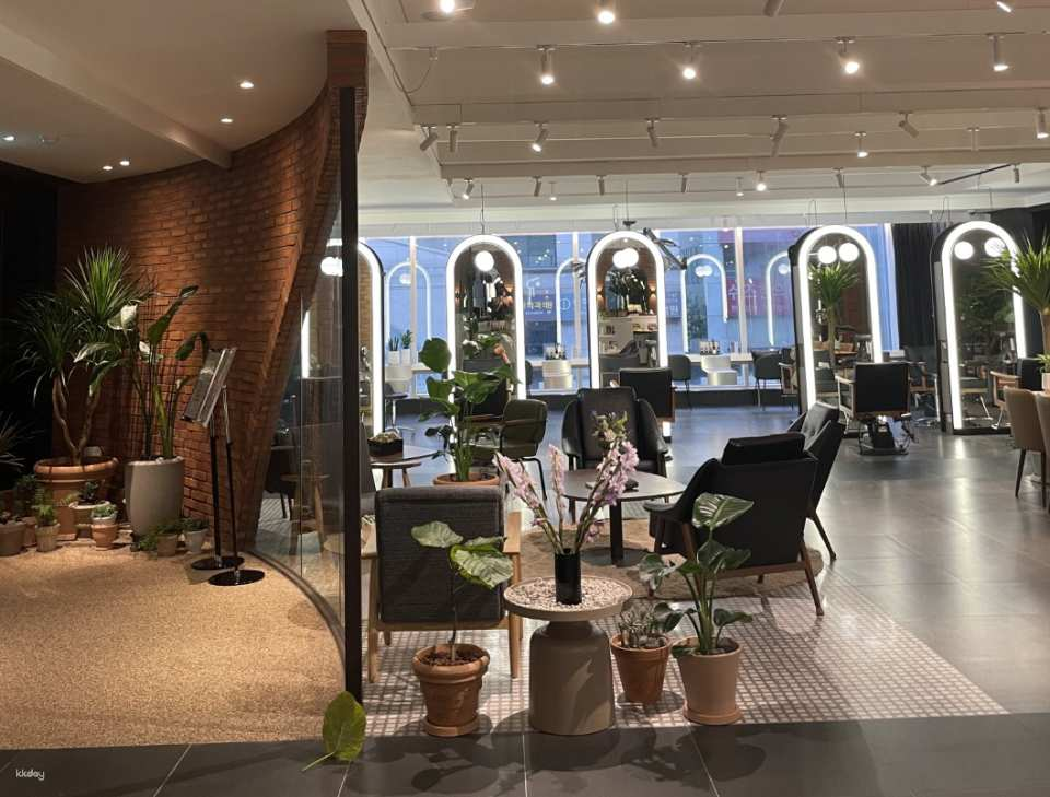 JUNO HAIR Garden Gangnam Station Branch | Seoul, Korea - Photo 1 of 9