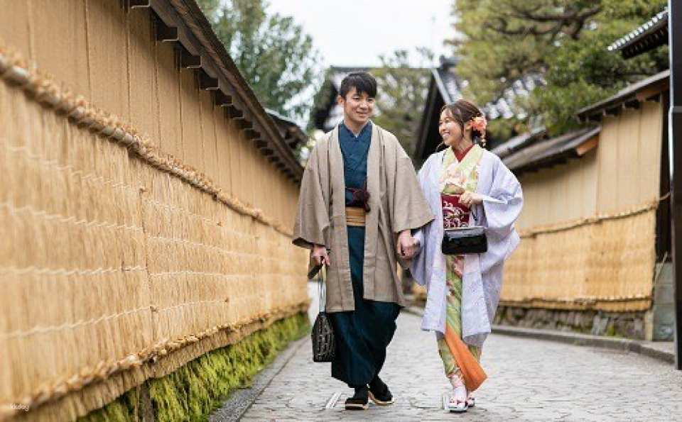 Kimono rental and rickshaw experience in Kanazawa, Japan | Easy Japanese-style photoshoot at KIMONO IROHA - Photo 1 of 10