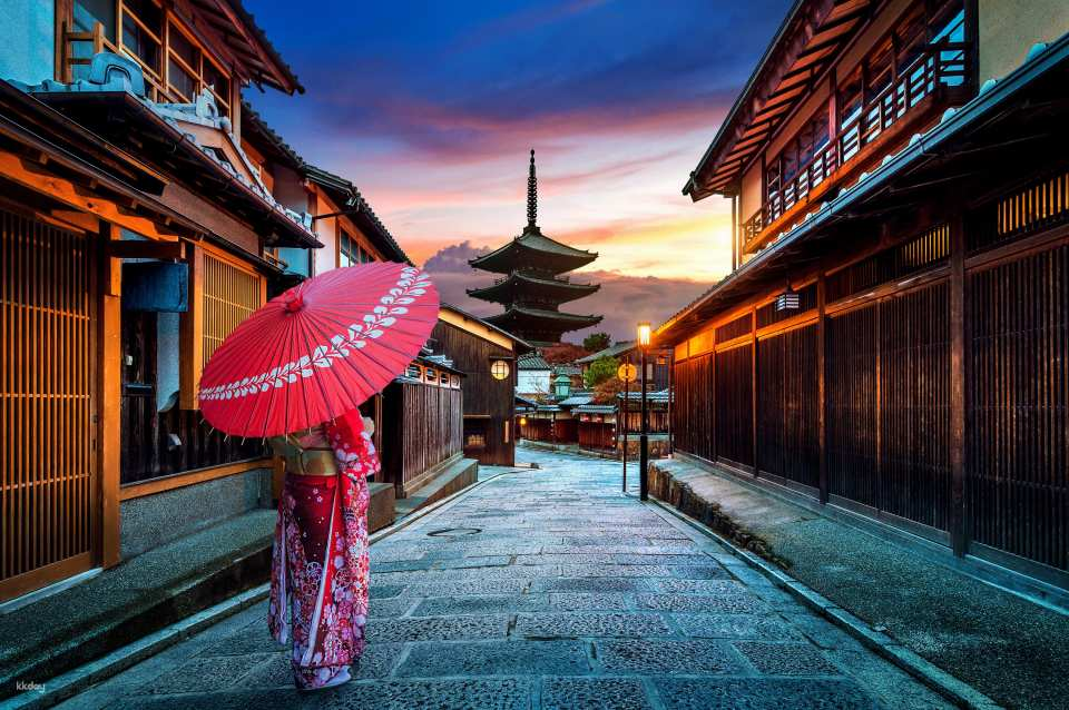 Kyoto Gion Night Walking Tour – 3 Hours with Local Guide - Photo 1 of 10