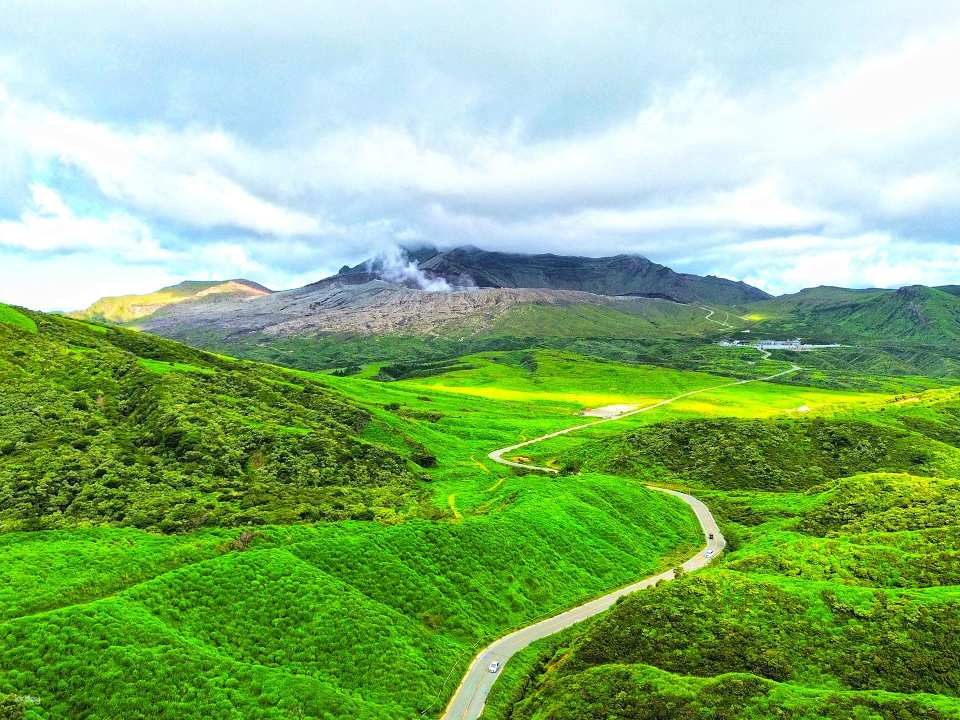 Kyushu private charter car day/multi-day tours | Fukuoka, Kumamoto, Oita, Nagasaki, Saga, Miyazaki, Kagoshima, Yamaguchi, etc. | Customized itineraries, 5-seater, 7-seater, 10-seater, 14-seater - Photo 1 of 6